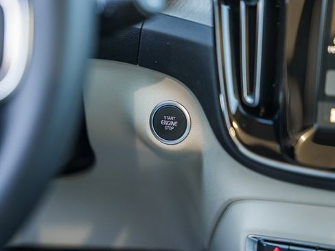 New 2026 Volvo XC40 B5 Ultra w/ Protection Package Premier image 24