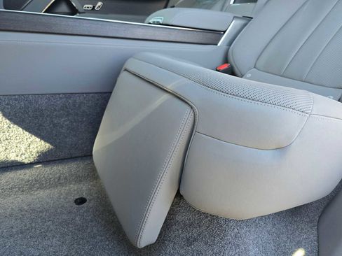 Used 2025 Land Rover Range Rover SV image 25