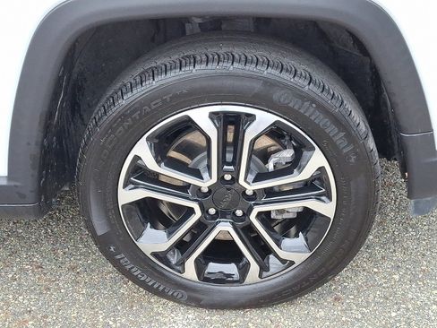 Certified 2023 Jeep Compass Limited image 9