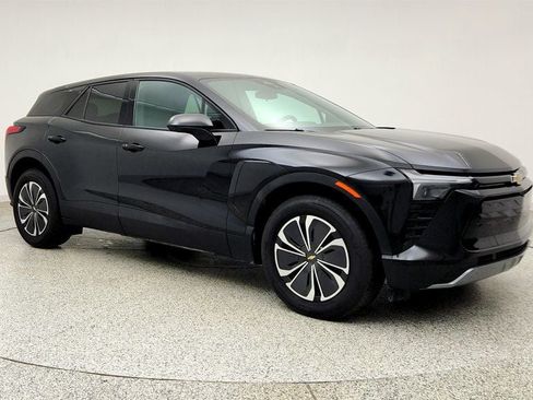 Used 2025 Chevrolet Blazer EV LT FWD image 3