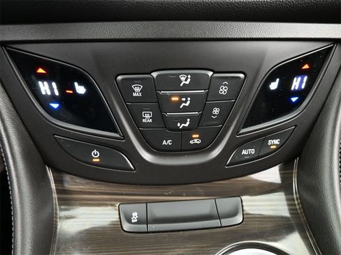 Used 2019 Buick Envision Essence image 12