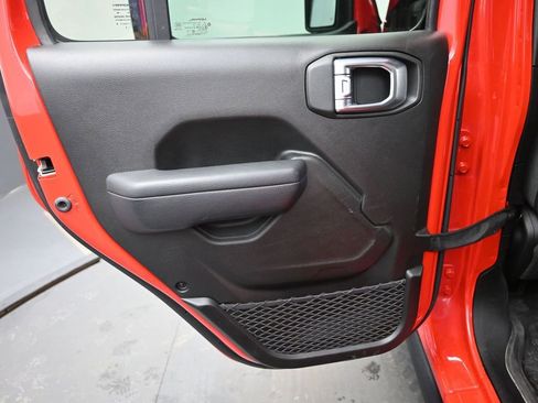 Used 2024 Jeep Gladiator Sport image 14