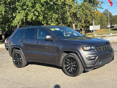 Used 2019 Jeep Grand Cherokee Altitude image 1