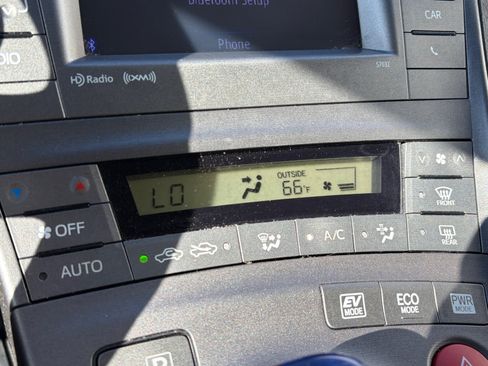 Used 2014 Toyota Prius Three FWD image 26