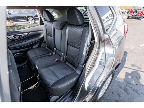 Used 2019 Nissan Rogue SV image 23