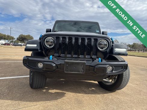 Used 2022 Jeep Wrangler Sahara image 10
