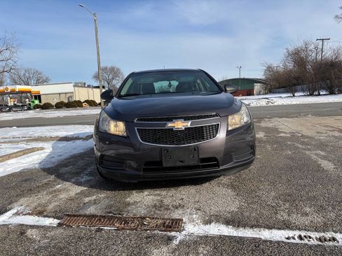 Used 2011 Chevrolet Cruze LS image 2