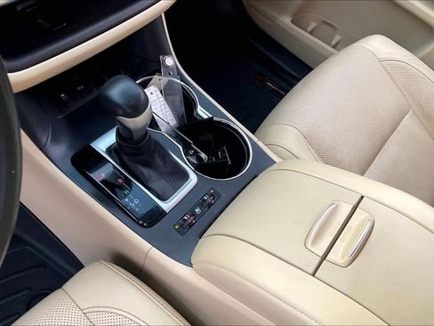 Used 2017 Toyota Highlander Limited image 17