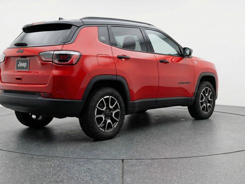 Used 2025 Jeep Compass Trailhawk AWD/4WD image 9