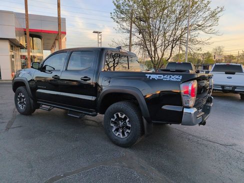 Used 2023 Toyota Tacoma TRD Off-Road AWD/4WD image 3