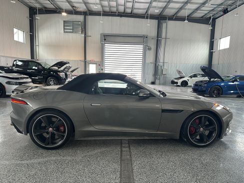 Used 2018 Jaguar F-TYPE R image 23