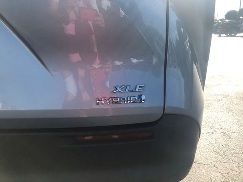 Used 2022 Toyota Sienna XLE FWD image 6