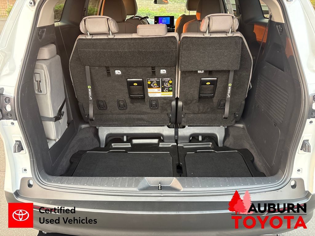 Certified 2025 Toyota Sienna LE AWD/4WD image 27