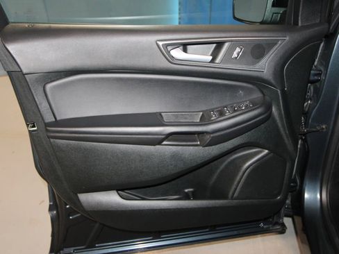 Used 2022 Ford Edge SE w/ Black Appearance Package AWD/4WD image 5