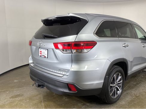 Used 2019 Toyota Highlander XLE image 23