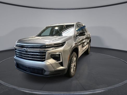 New 2026 Chevrolet Traverse LT w/ Driver Confidence Package AWD/4WD image 3