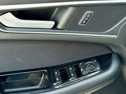 Used 2019 Ford Edge SEL image 19