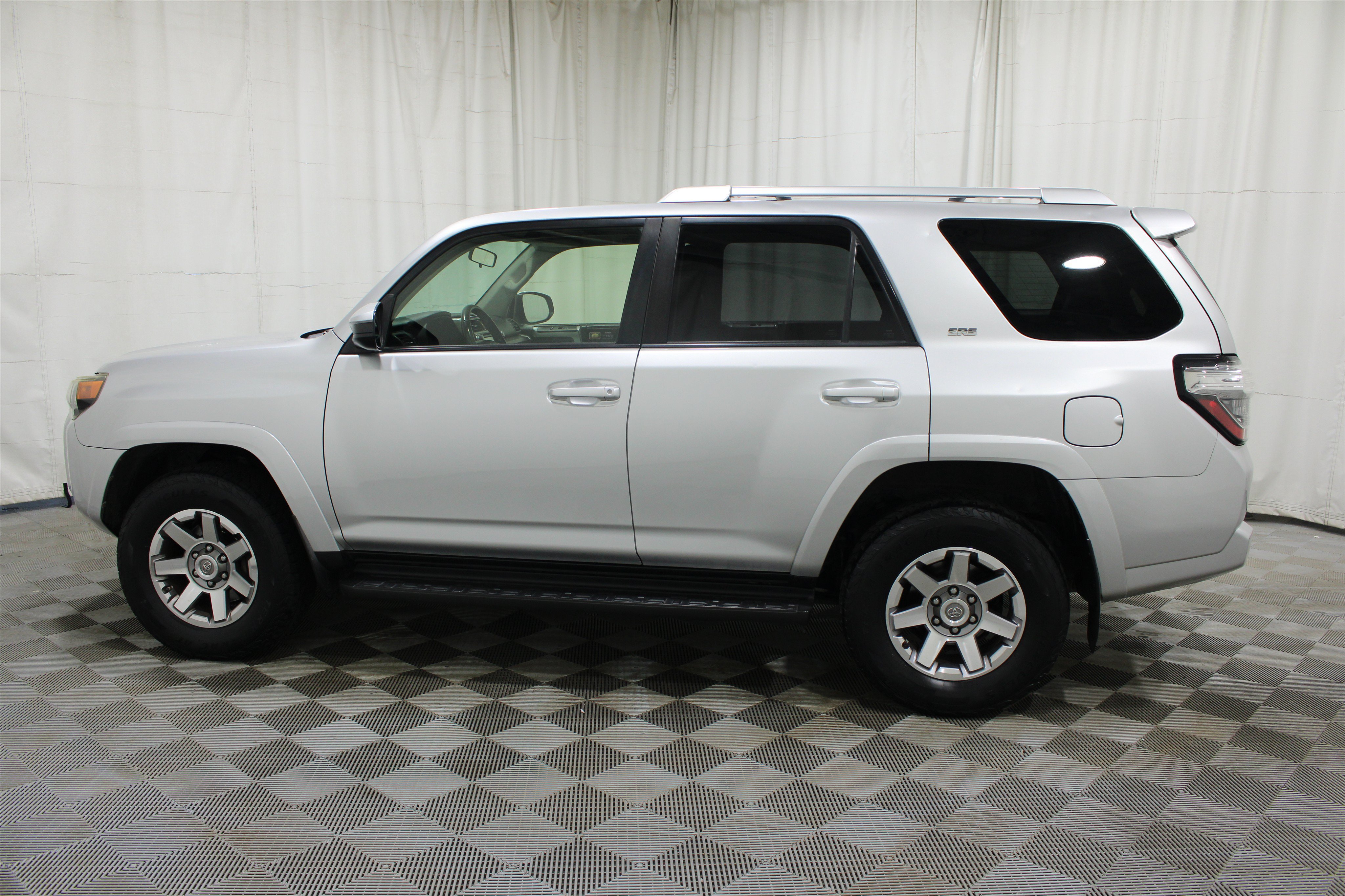 Used 2014 Toyota 4Runner SR5 AWD/4WD image 33