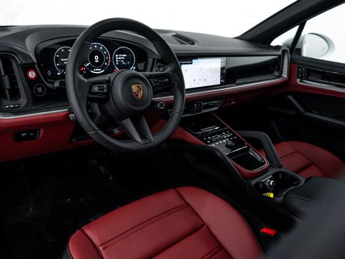 Certified 2026 Porsche Cayenne AWD/4WD image 4