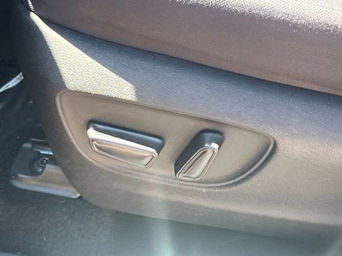Used 2025 Toyota Highlander LE FWD image 20