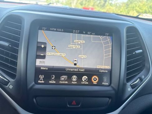 Used 2017 Jeep Cherokee Trailhawk w/ Comfort & Convenience Group AWD/4WD image 9