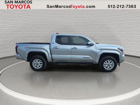 Used 2025 Toyota Tacoma SR5 AWD/4WD image 5