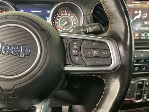 Used 2021 Jeep Gladiator Overland image 17