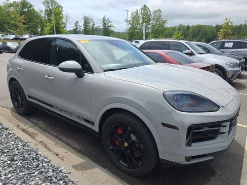 Used 2024 Porsche Cayenne S AWD/4WD image 1