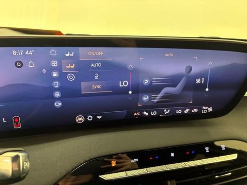 Certified 2025 Buick Enclave Sport Touring AWD/4WD image 26
