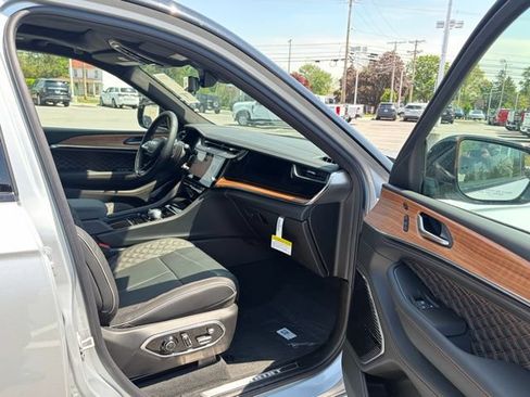 New 2026 Jeep Grand Cherokee Summit AWD/4WD image 28