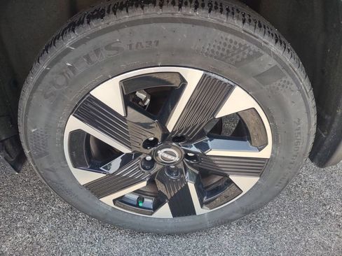 Used 2025 Nissan Kicks SV AWD/4WD image 10