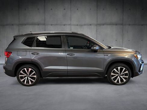 Used 2024 Volkswagen Taos SE image 6