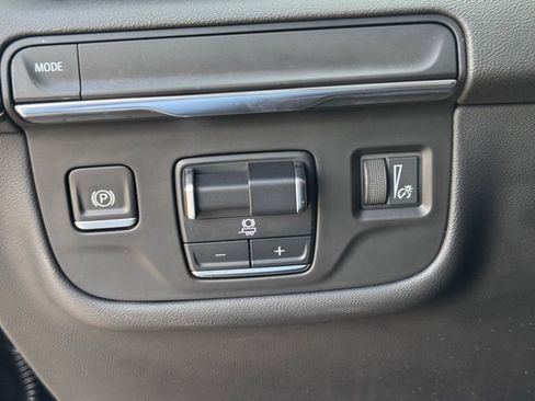 Used 2021 Cadillac Escalade Premium Luxury w/ Performance Package image 28