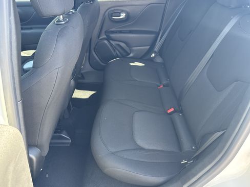 Used 2023 Jeep Renegade Latitude AWD/4WD image 20