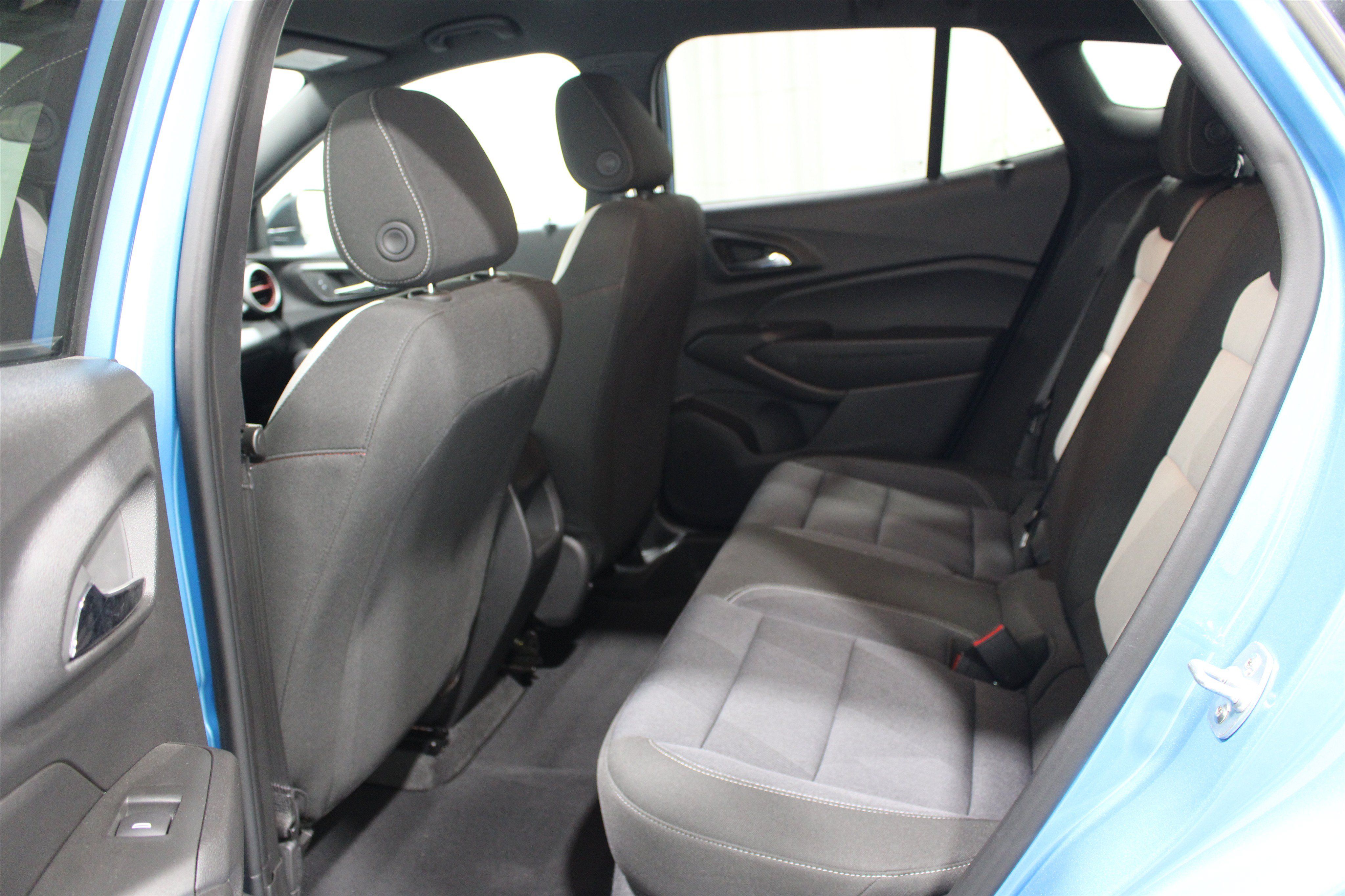 Used 2025 Chevrolet Trax RS w/ Driver Confidence Package FWD image 20