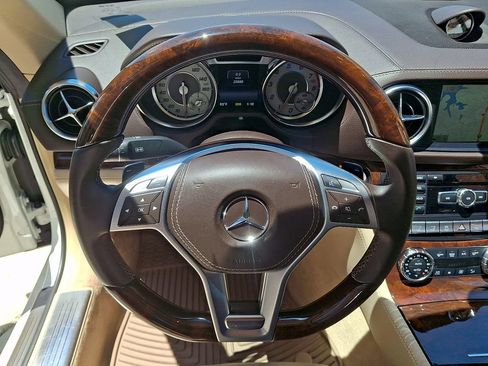 Used 2014 Mercedes-Benz SL 550 image 17