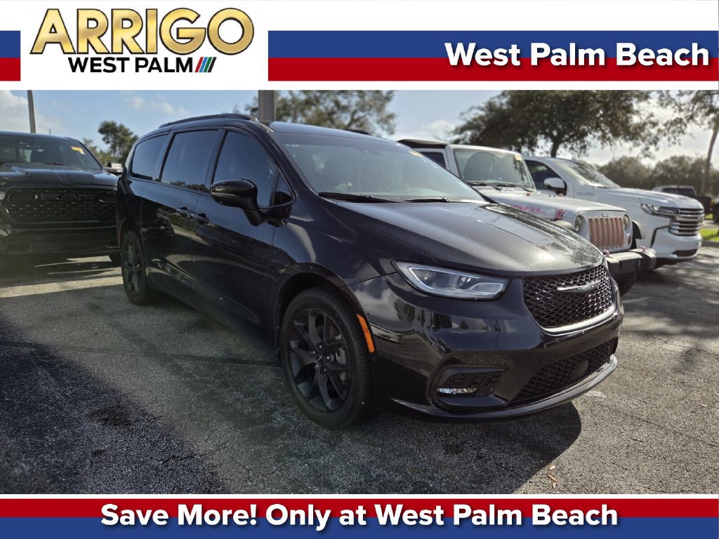 Used 2023 Chrysler Pacifica Touring-L w/ S Appearance Package AWD/4WD image 1