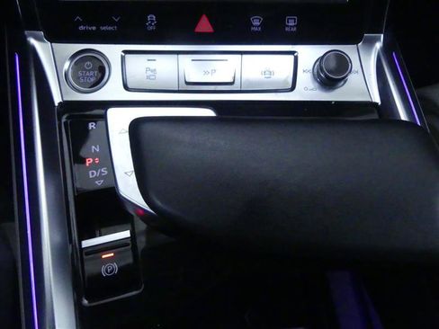 Used 2024 Audi Q8 e-tron Prestige image 19