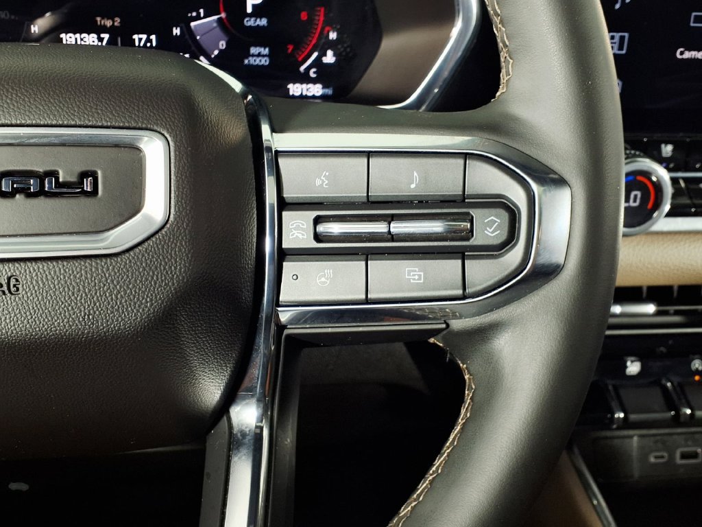 Used 2024 GMC Canyon Denali AWD/4WD image 18