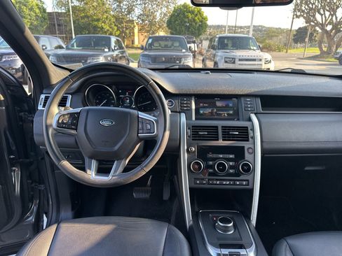 Used 2019 Land Rover Discovery Sport SE image 19