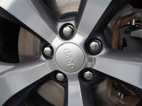 Used 2019 Jeep Cherokee Limited w/ Technology Group image 14