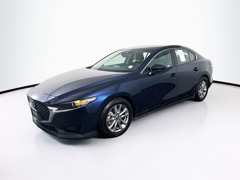 Used 2020 MAZDA MAZDA3 Sedan image 3