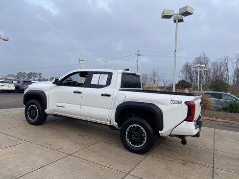 Used 2025 Toyota Tacoma SR5 image 7