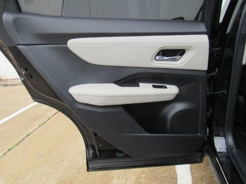 Used 2023 Nissan Ariya FWD image 18