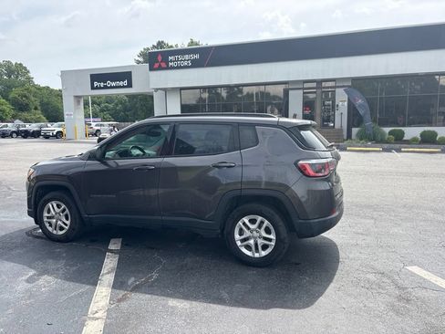 Used 2018 Jeep Compass Sport w/ Tech Group FWD image 5