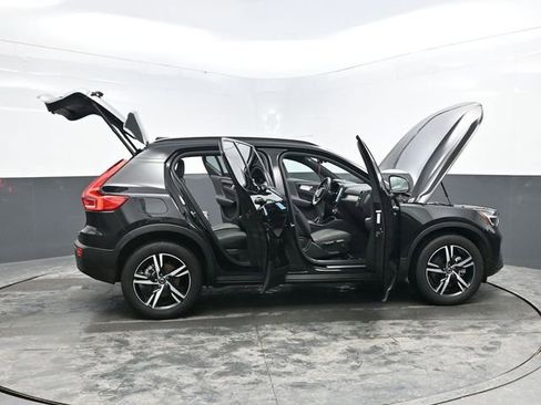 Used 2024 Volvo XC40 B5 Core image 45