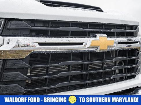 Used 2024 Chevrolet Silverado 2500 LT w/ Convenience Package image 11