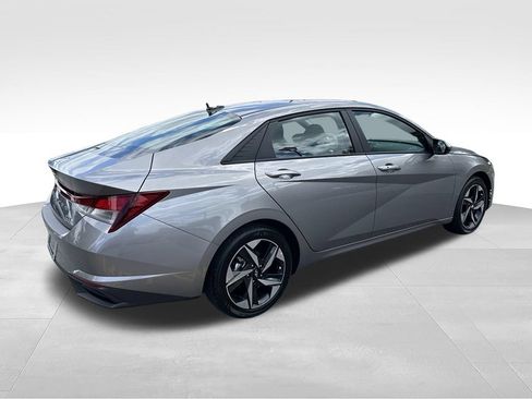 Certified 2023 Hyundai Elantra SEL w/ Convenience Package FWD image 7