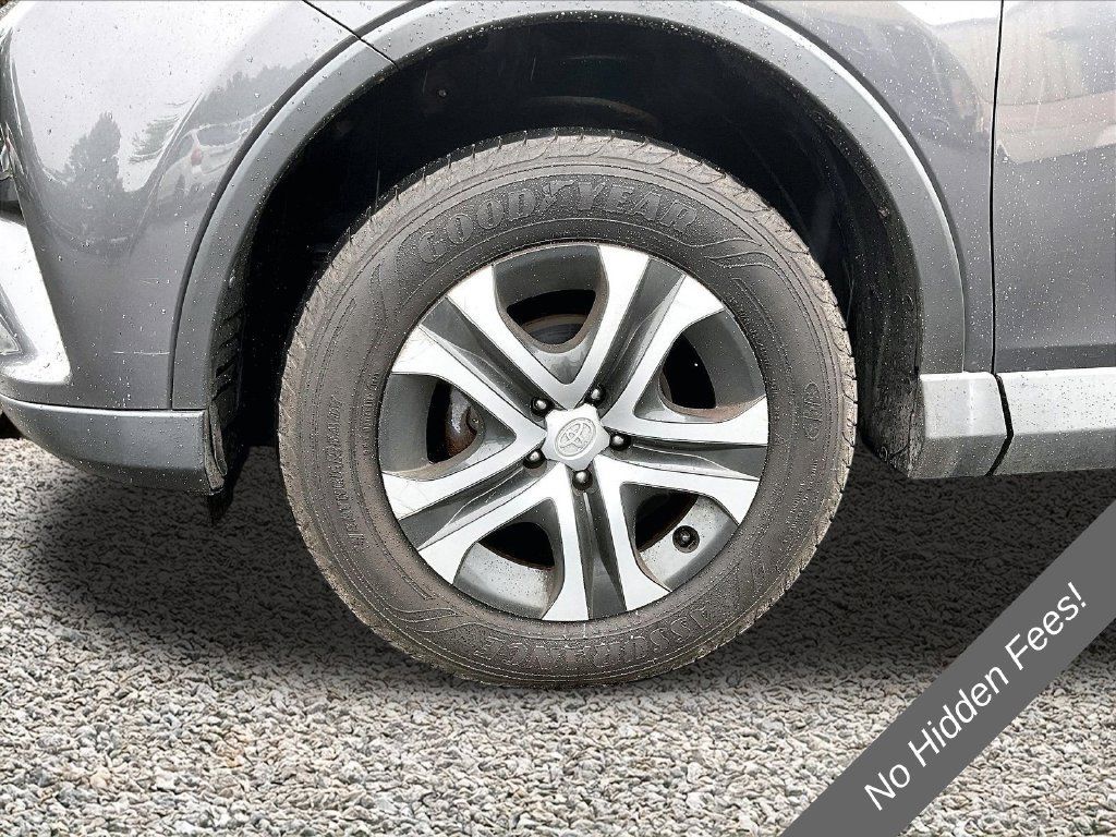 Used 2016 Toyota RAV4 LE AWD/4WD image 8