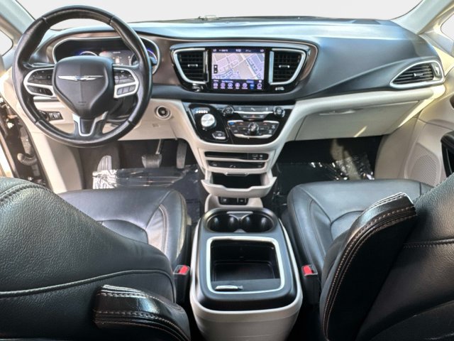 Used 2018 Chrysler Pacifica Touring-L Plus w/ Tire & Wheel Group FWD image 15